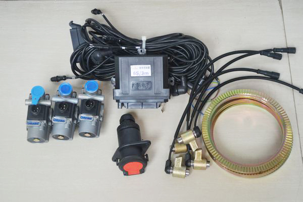 半掛車不安裝abs剎車系統(tǒng)能上路嗎？違法嗎？